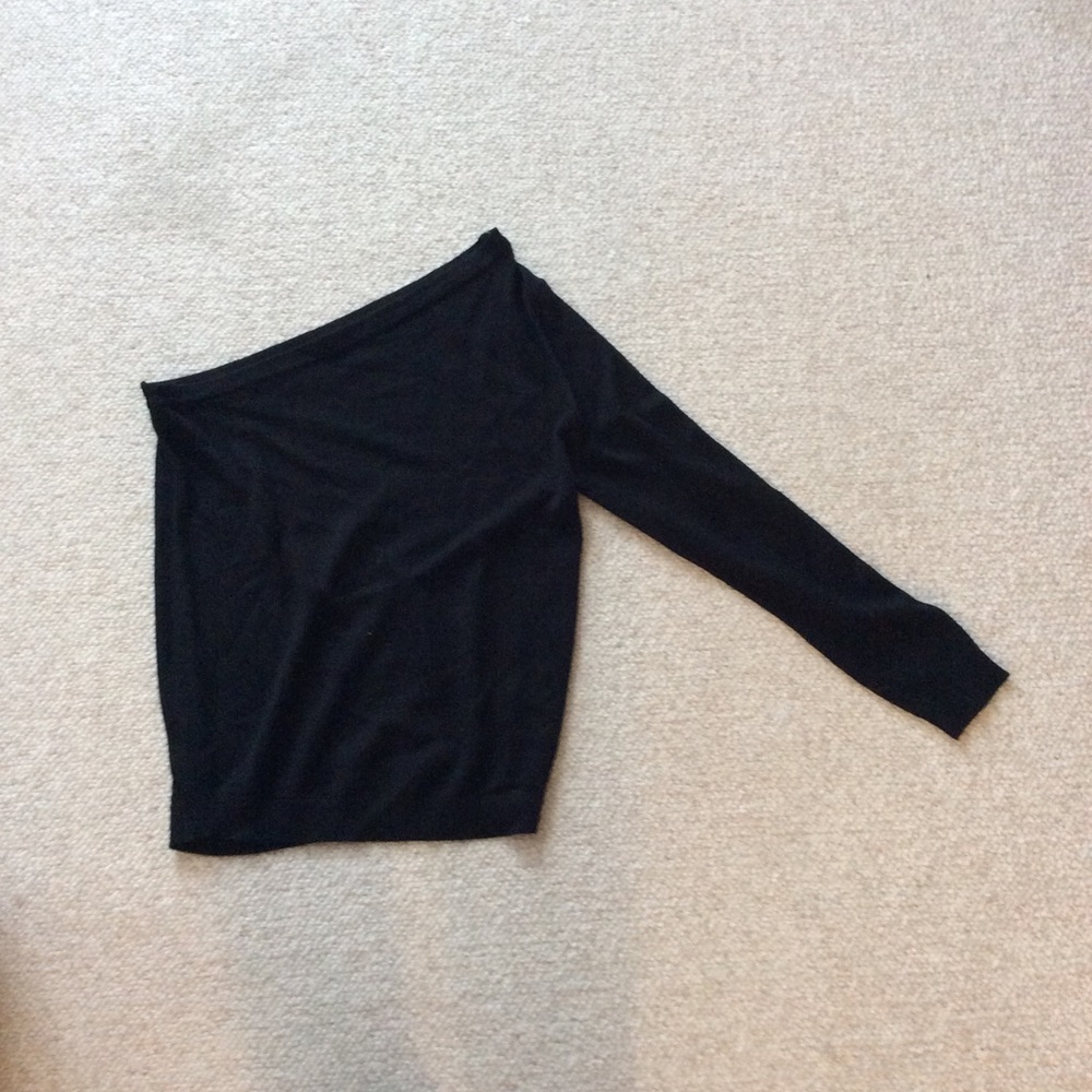 One shoulder sweater